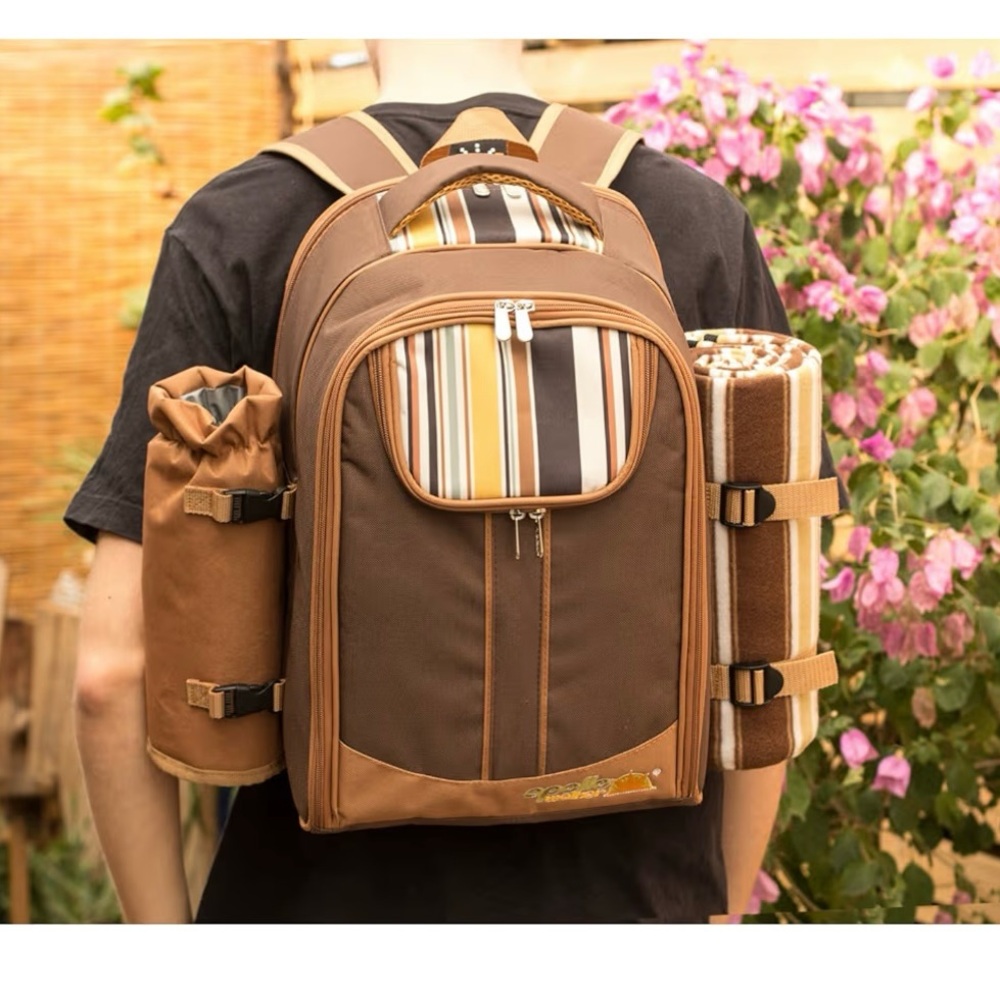 NWT PICNIC BACKPACK FOR 2